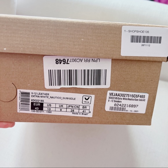 Veja Mens V-12 Sneakers - Extra White/Nautico/Gum Sole Size 43 - Picture 11 of 14